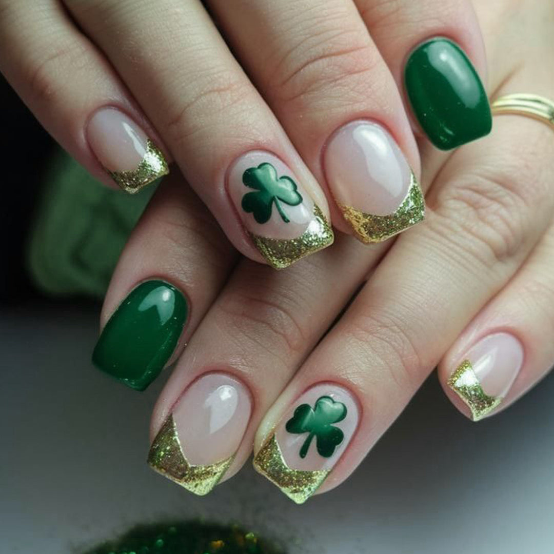 Festliche Shamrock-Themen-Nagelverlängerungen Karnz