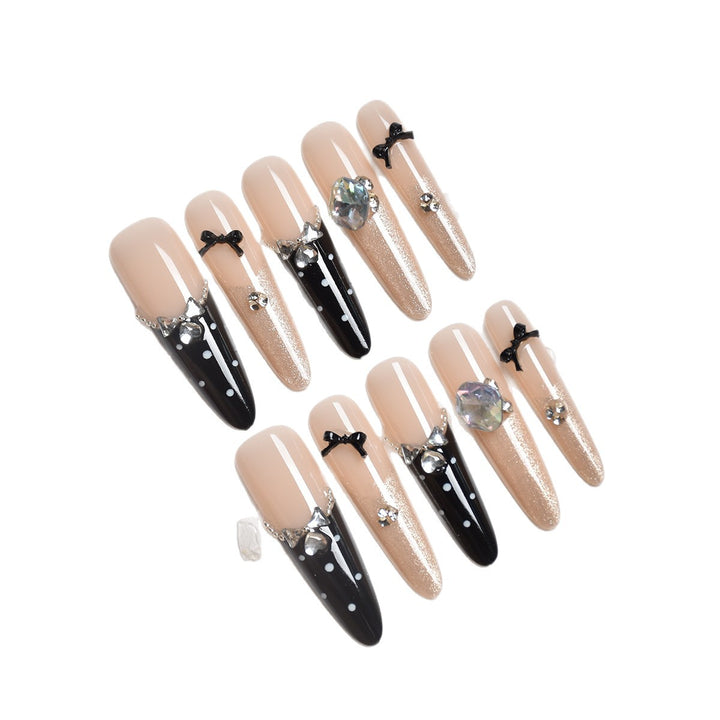 Elegante mit Kristallen verzierte Stiletto-Presse-Nägel Karnz