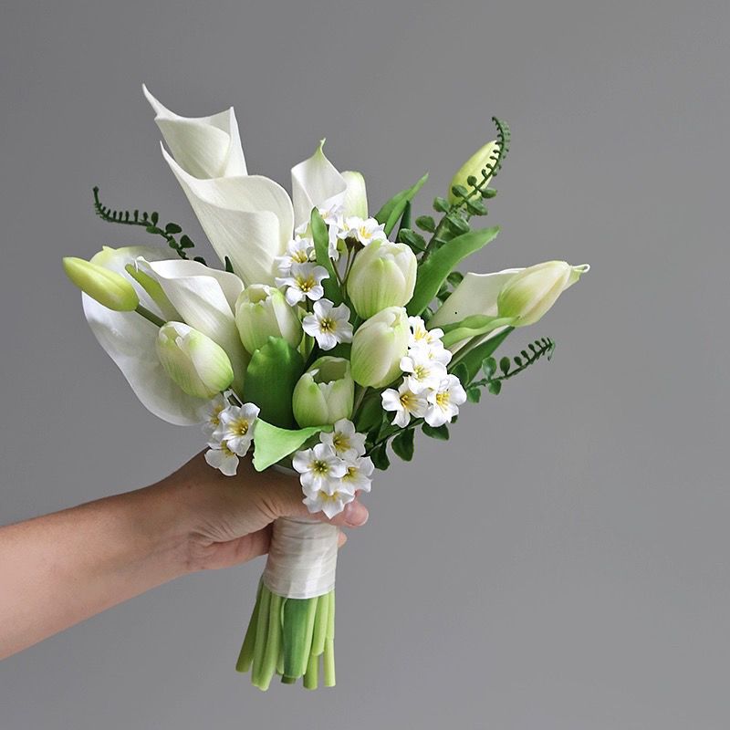 Eleganter floraler Brautstrauß