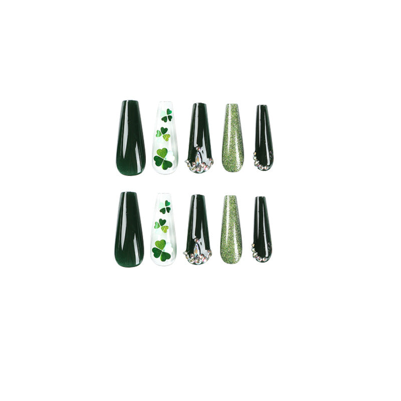 Künstliche Nagelkunst mit Kleeblattmotiven Karnz