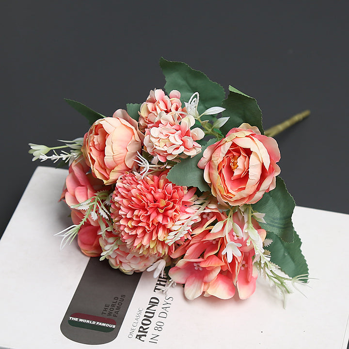 Luxuriöser Faux-Blumenstrauß