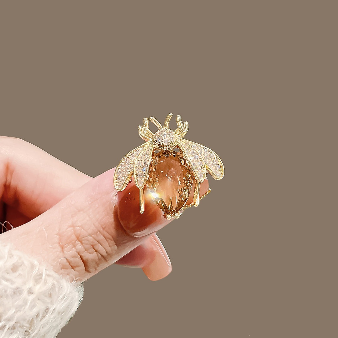 Exklusive Bienenbrosche mit Kristallen Karnz
