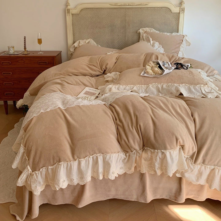 Kuschelige Microfleece-Bettgarnitur im Vintage-Cottage-Stil mit Baumwollspitzenbesatz
