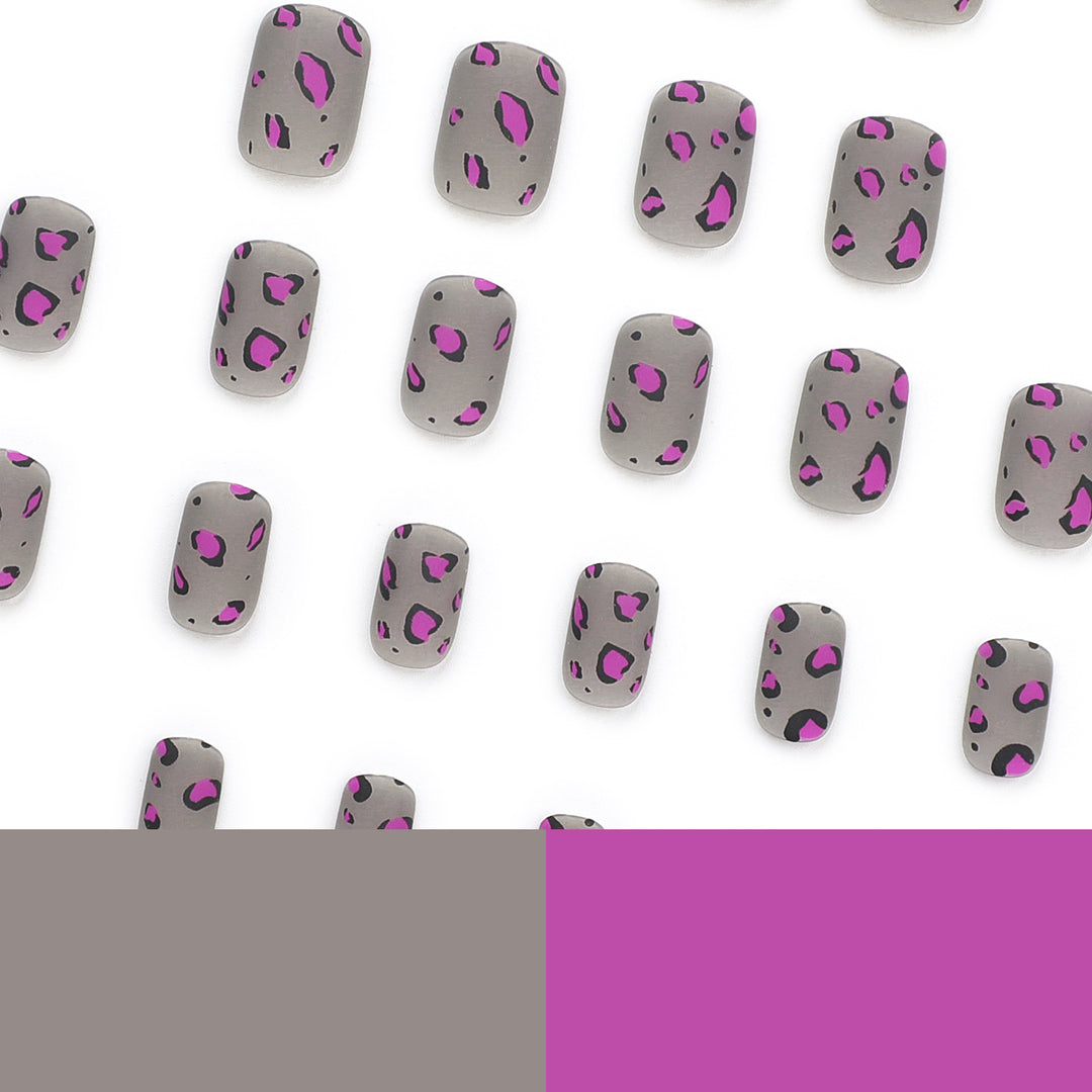 Künstliche Nagelkunst mit Leoparden-Muster Karnz