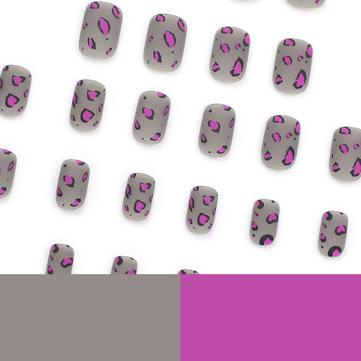 Künstliche Nagelkunst mit Leoparden-Muster Karnz