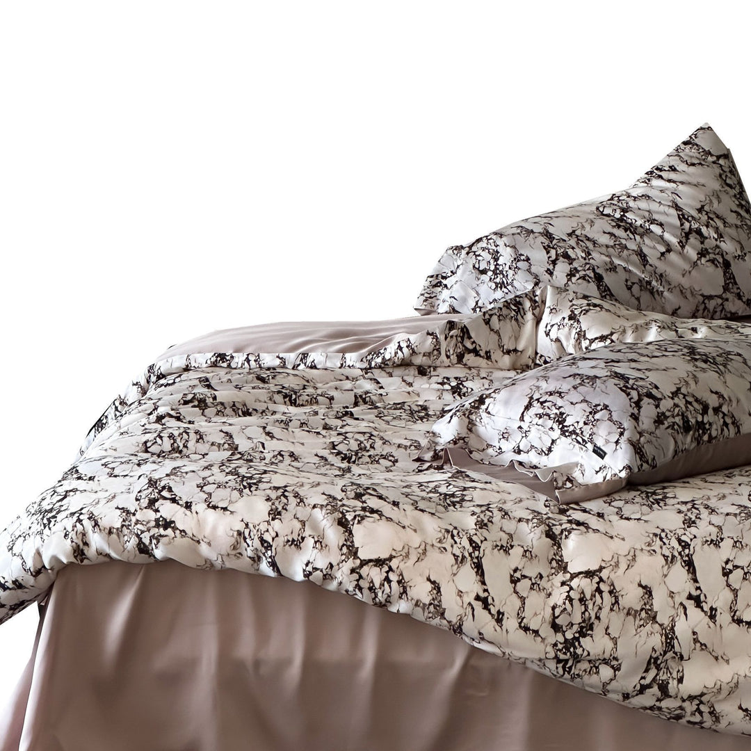 Satin-Bettwäschegarnitur mit Marmor-Print, extra-feinem Satin und Hotelverschluss