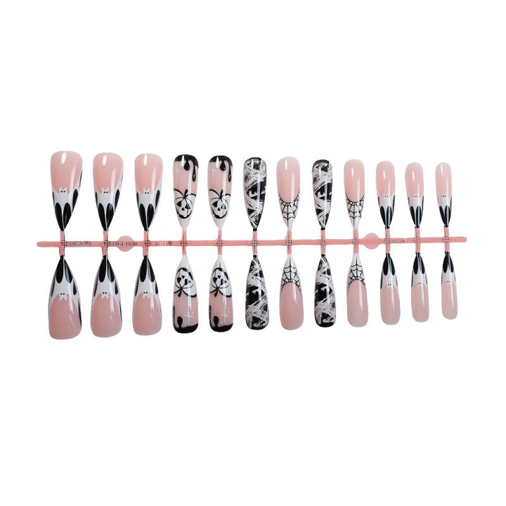Kreatives Halloween Kunstnagelset mit Gespenster- und Spinnenmotiven Karnz