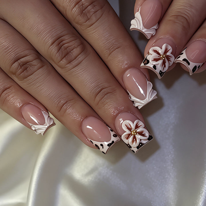 Elegante florale dekorative Press-On Nägel Karnz