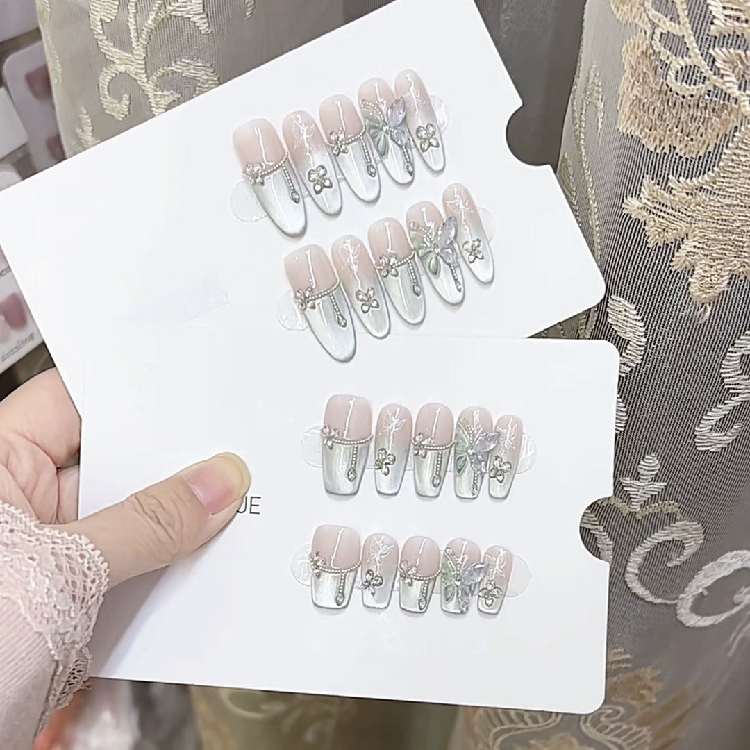 Elegantes Dekoratives Press-On Nail Art Set Karnz