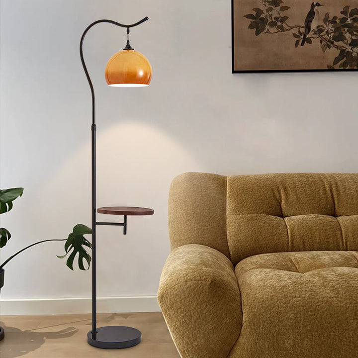 Moderne stilvolle Stehlampe mit Beistelltisch