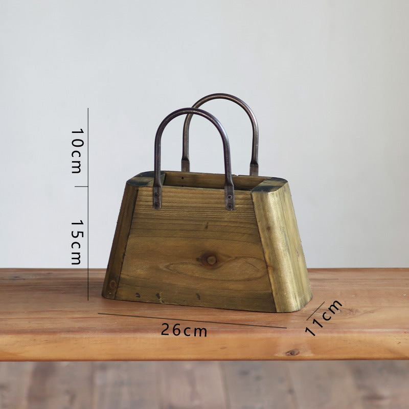 Handgefertigter Holzkorb mit Metallgriffen Karnz