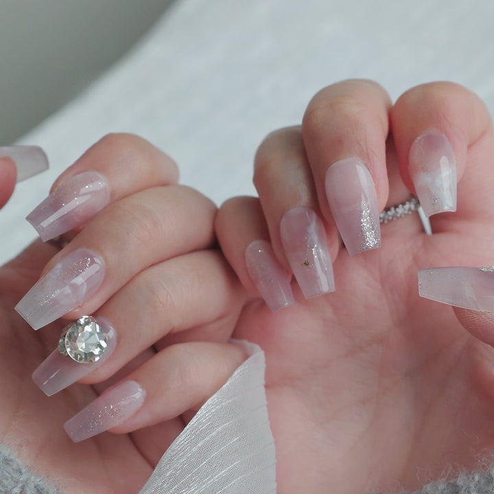 Dekoratives Press-On-Nagelset mit Glitzer- und Juwelakzenten