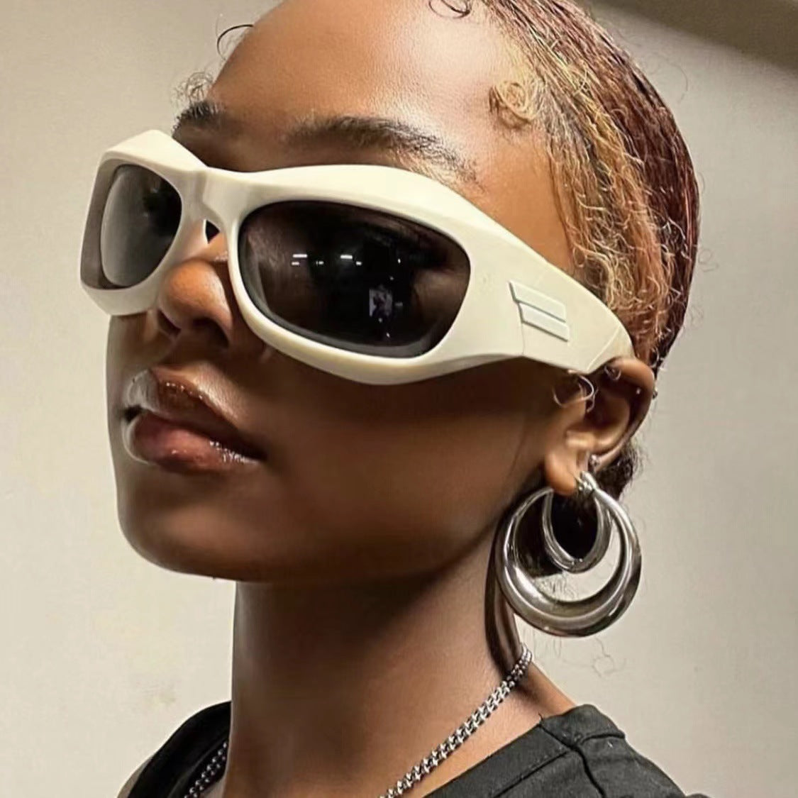 Damen Retro-Sonnenbrille im trendigen Schilddesign Karnz