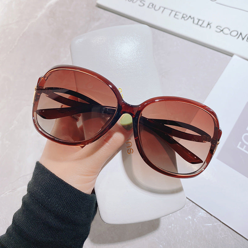 Damen oversized Sonnenbrille mit glamourösem Design Karnz