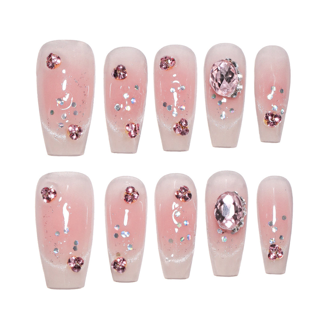 Künstliche Nagelverlängerungen mit kunstvollen Glitzerakzenten Karnz