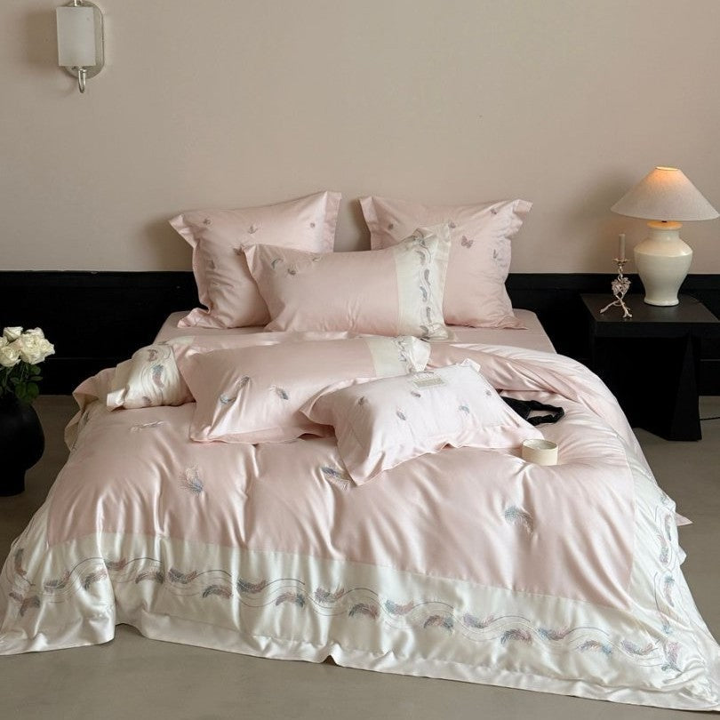 Luxuriöses Feder-Motiv Baumwollsatin Bettenset mit Satinrand und dekorativen Kissenbezügen