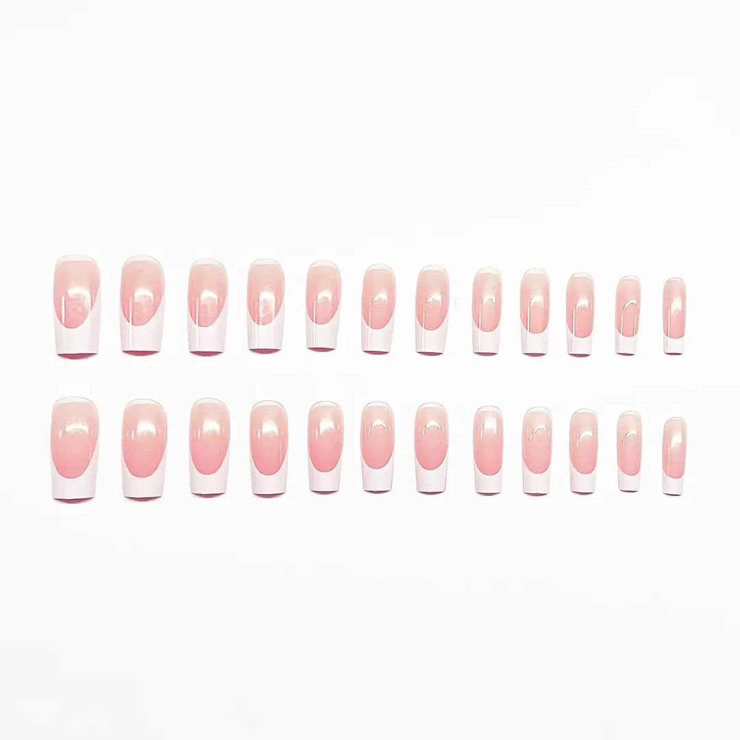Stylische französische Tipp-Nagelverstärkungen Karnz