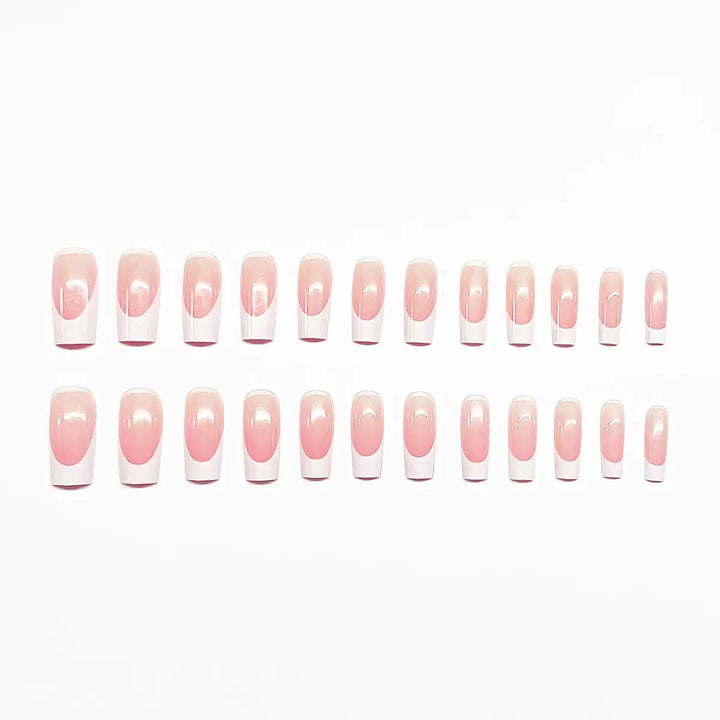 Stylische französische Tipp-Nagelverstärkungen Karnz