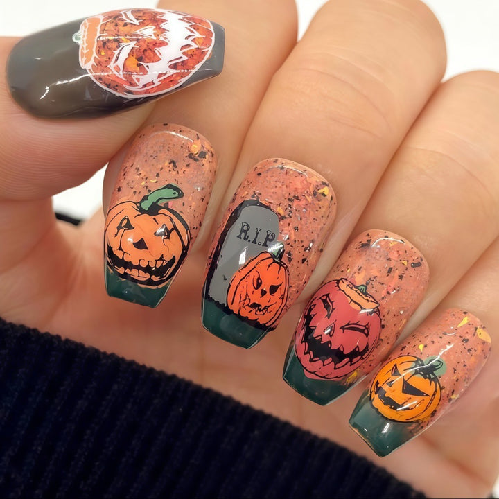 Kunstnägel mit Halloween-Motiv Karnz