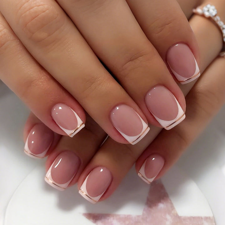 Kunstnagelset mit elegantem Spitzen-Design Karnz