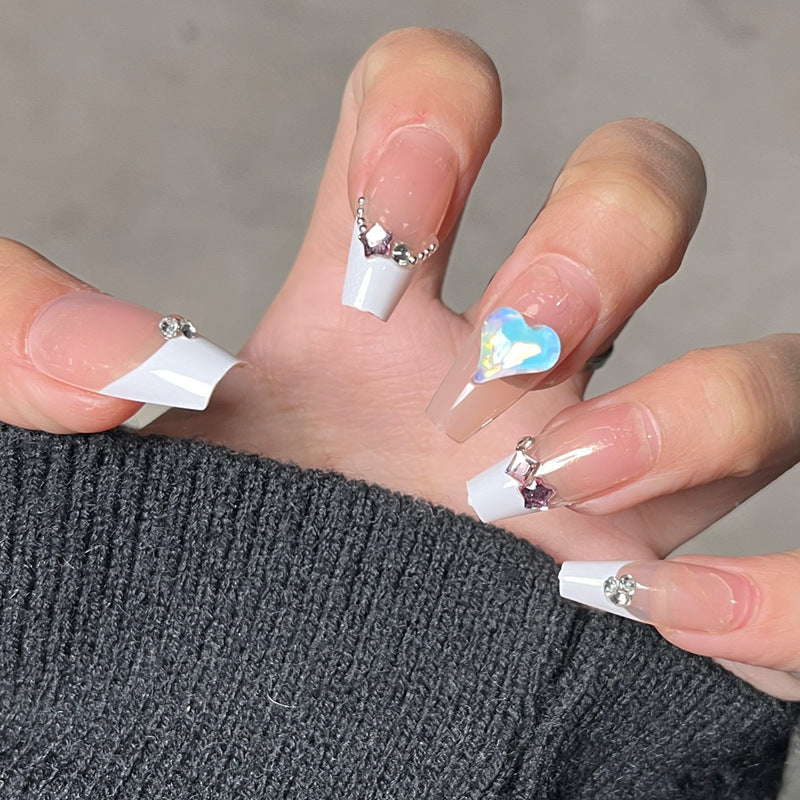 Elegante Druck-Nageltips mit goldenen Akzenten Karnz