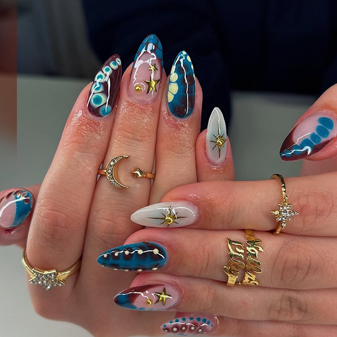 Handgefertigte Kunstfingernägel mit Einzigartigem Design Karnz
