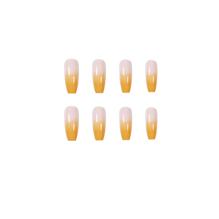 Künstliche Nagelverlängerungen im eleganten Ombre-Stil Karnz