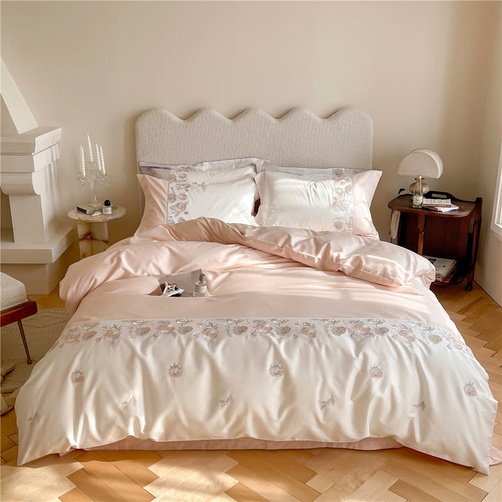 Premium-Bettbezuggarnitur aus Baumwollsatin mit floraler Bordürenstickerei und Wendefunktion