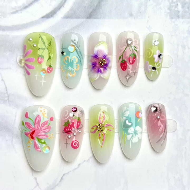 Künstlerisches Press-On-Nagelkunst-Set mit floralen Verzierungen