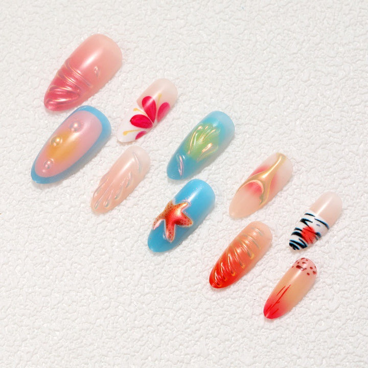 Kunstvolle Nagelspitzen mit maritimen Motiven Karnz