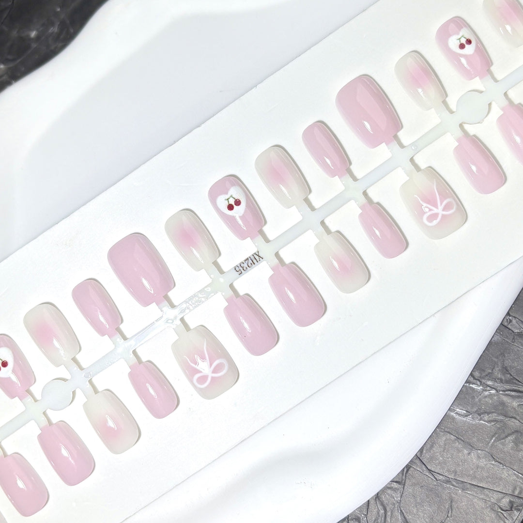 Dekoratives Press-On Nagelkunst-Set mit einzigartigen Designs