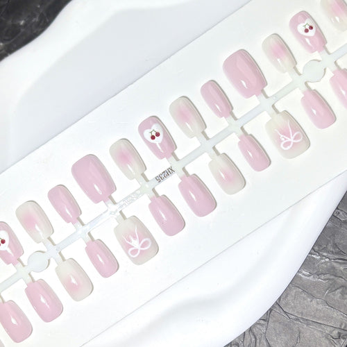 Dekoratives Press-On Nagelkunst-Set mit einzigartigen Designs