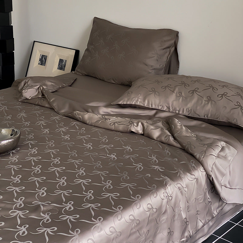 Premium-Satin-Bettwäschegarnitur mit feinem Jacquardrelief und seidig-mattem Finish