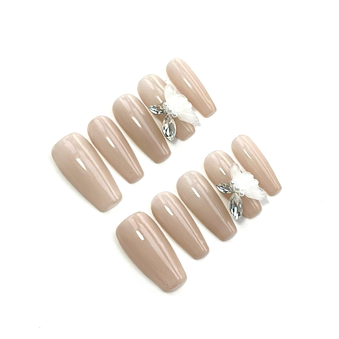 Elegantes Press-On-Nagel-Set mit floralen Akzenten