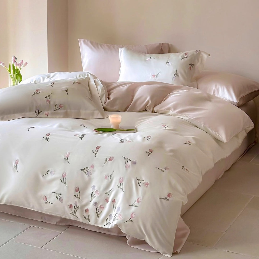 Seiden-Effekt Botanisch Besticktes Bettbezug-Set mit Micro-Satin Rückseite
