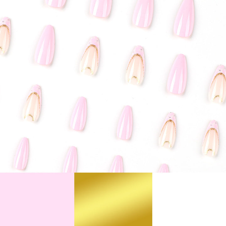 Elegante Kunstnägel mit floralem Design und goldenen Akzenten Karnz