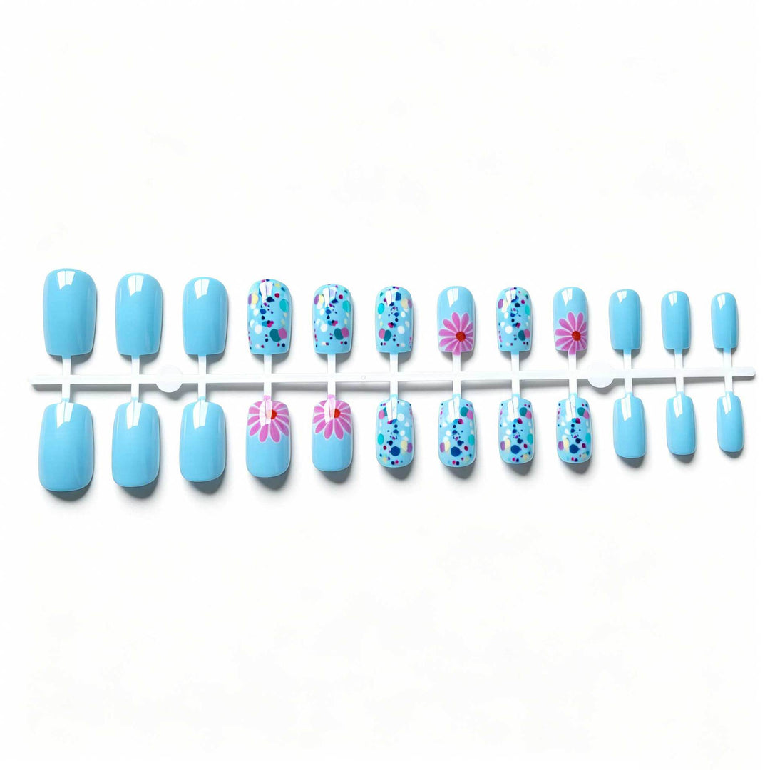 Blumenverziertes Nagelkunst-Set