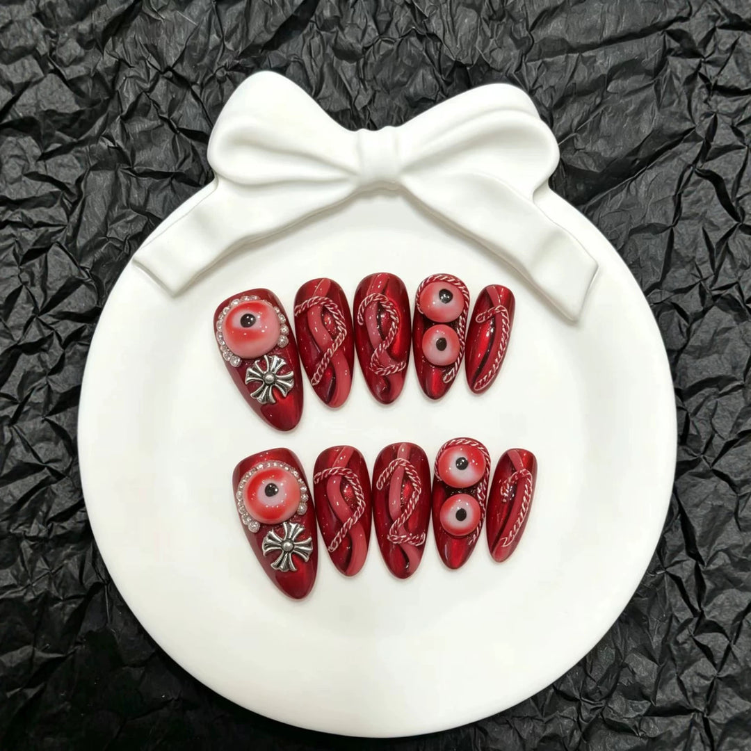 Künstlerisches Press-On Nagelkunst Set mit einzigartigen roten Designs