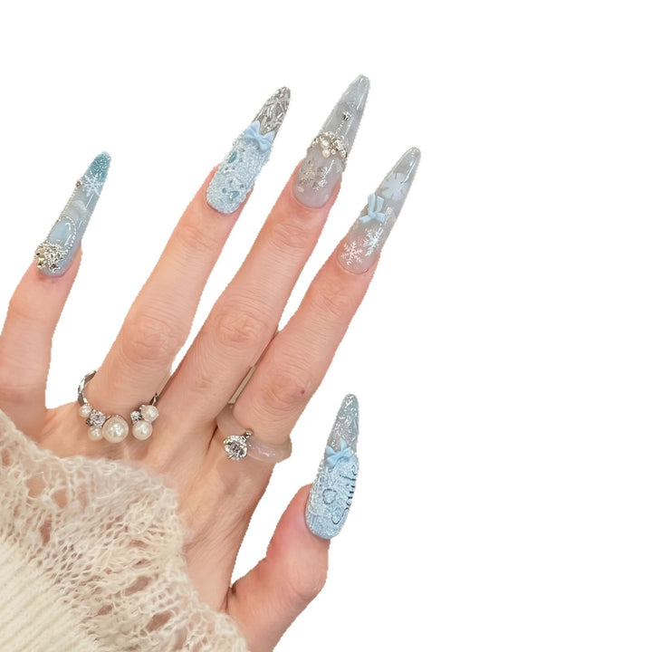 Dekorative mit Strass verzierten Stiletto-Nägel Karnz