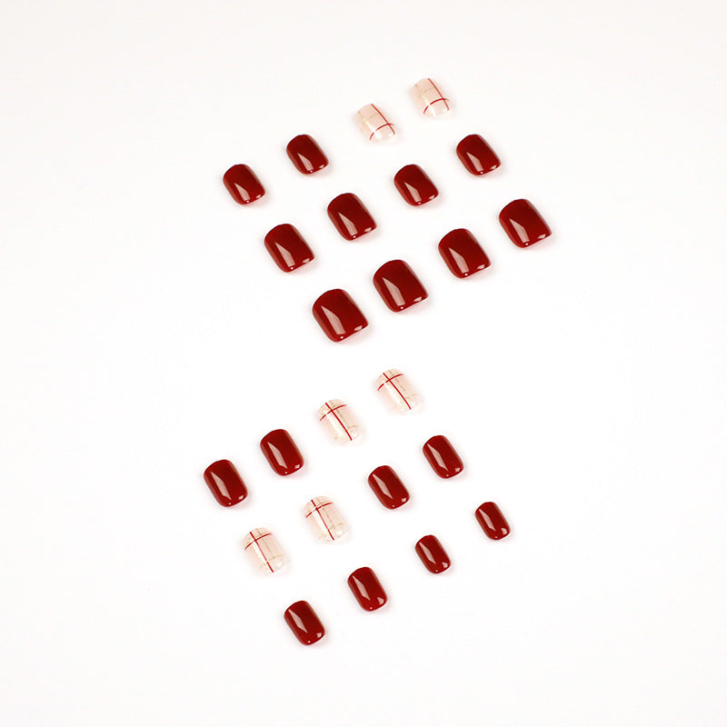 Kunstvolle Nagelverlängerungen mit elegantem Geometrie-Design Karnz