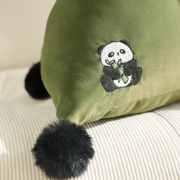 Dreieckiges Dekokissen mit Zebrastickerei, Pompon‑Applikationen und weichem Samtbezug Karnz