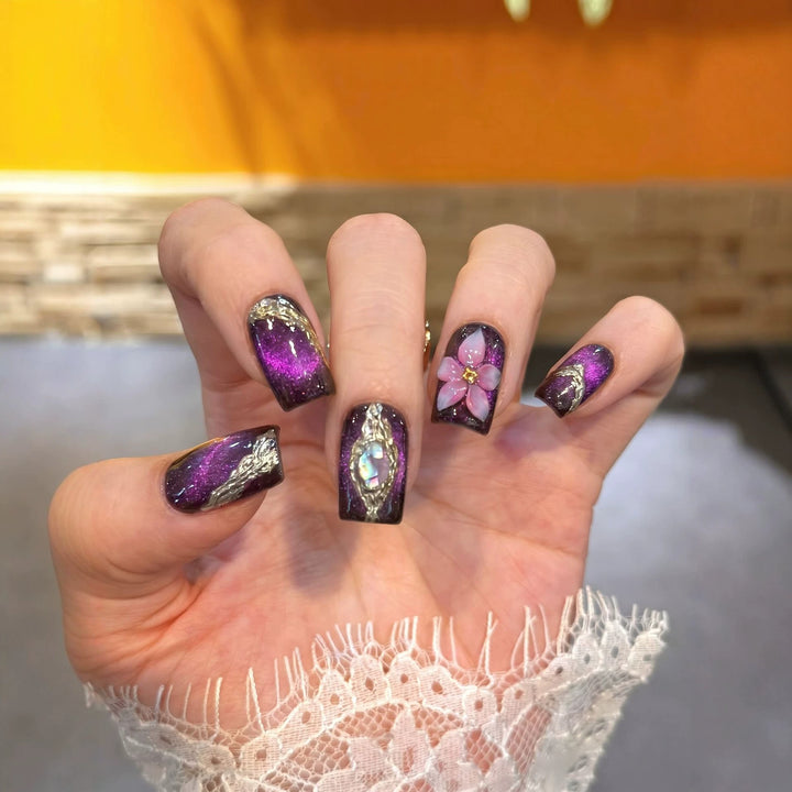 Elegantes Blumendesign Press-On-Nagelset mit Glitzerelementen Karnz