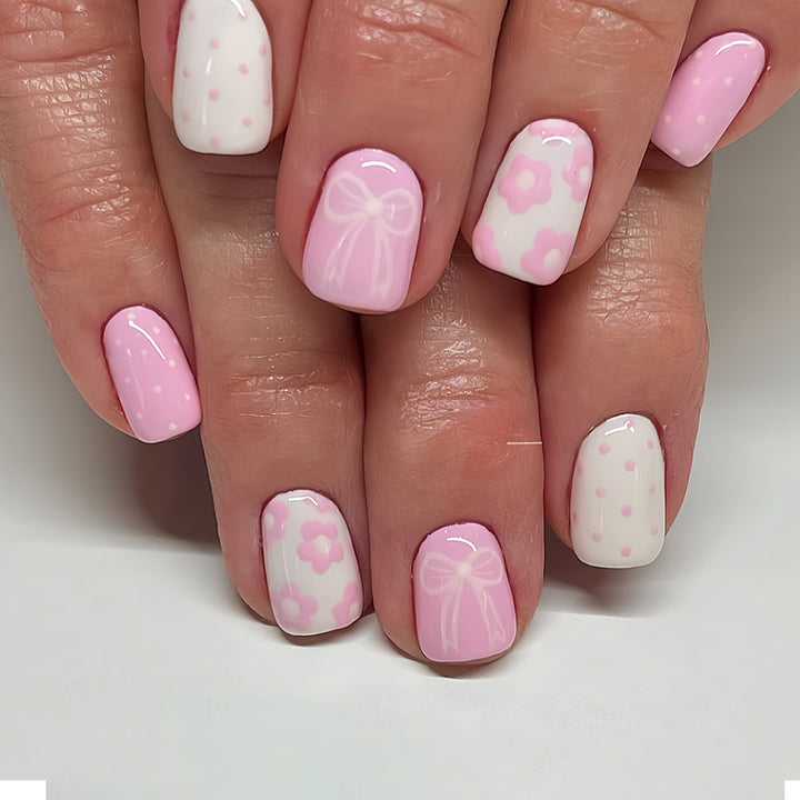 Kunstvoll gestaltetes Press-On Nagelsatz Karnz