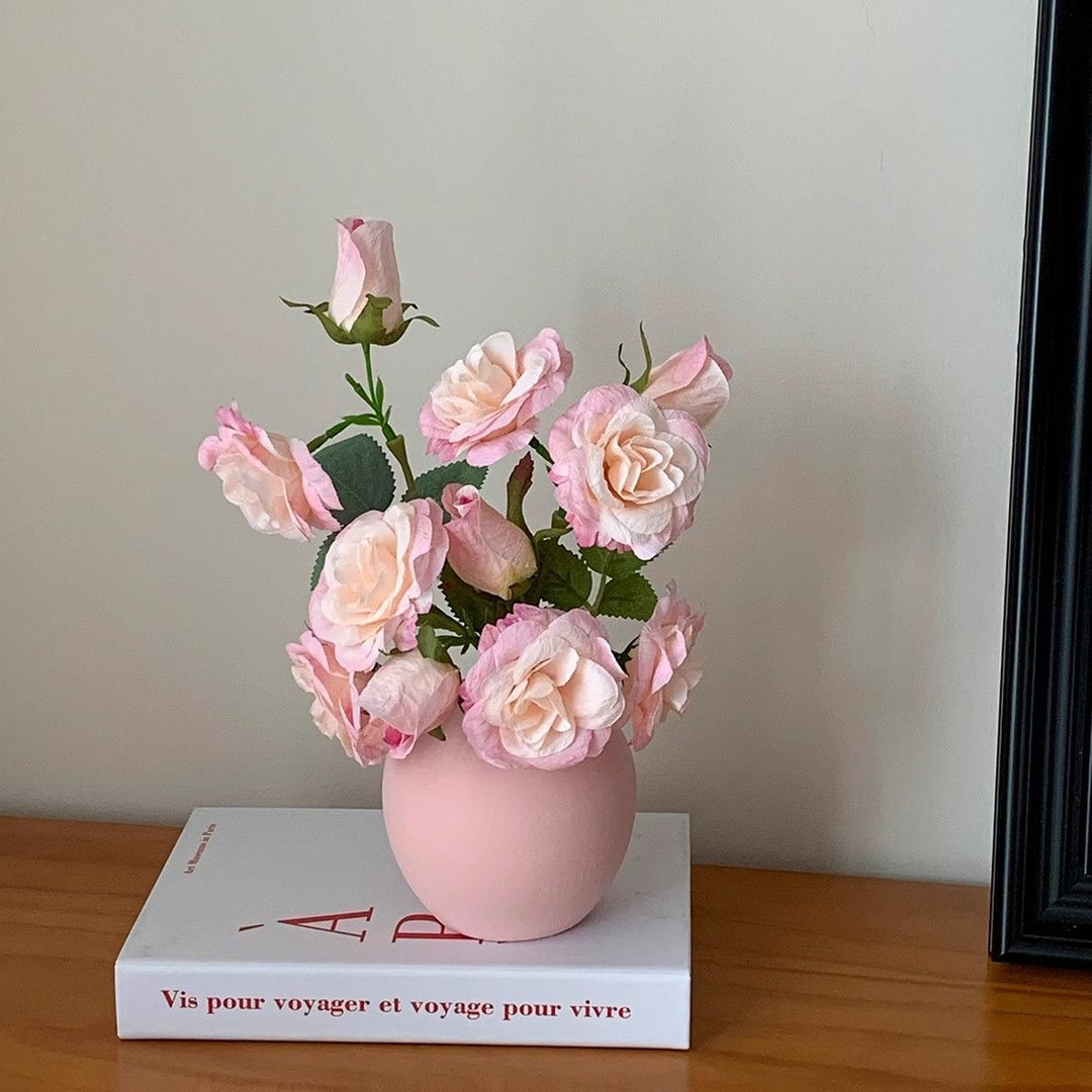 Elegante florale Anzeigeanordnung zur Heimdekoration