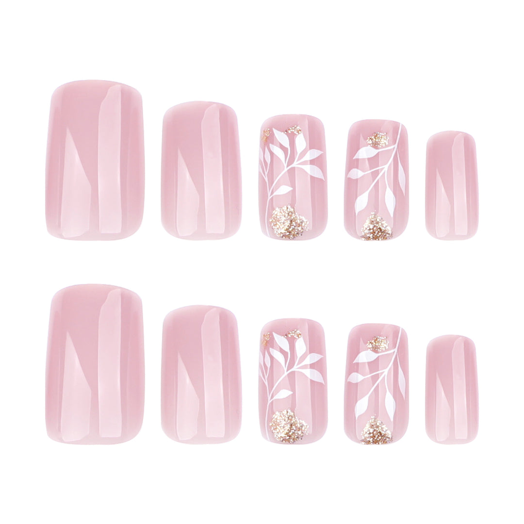 Kunstvolle Nagelkunst mit elegantem Blumendesign Karnz