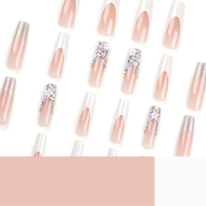 Kunstvolle Nagelverlängerungen mit Glitzer- und Blumendekor Karnz