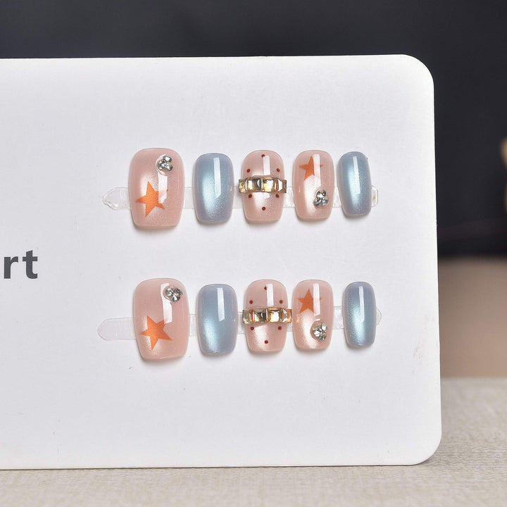 Dekoratives Press-On Nagelkunst-Set mit Strassakzenten Karnz