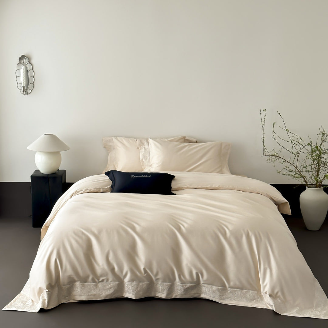 Luxuriöses Satin-Feeling Wendebettbezug-Set mit gesticktem Saum und Kissenbezügen