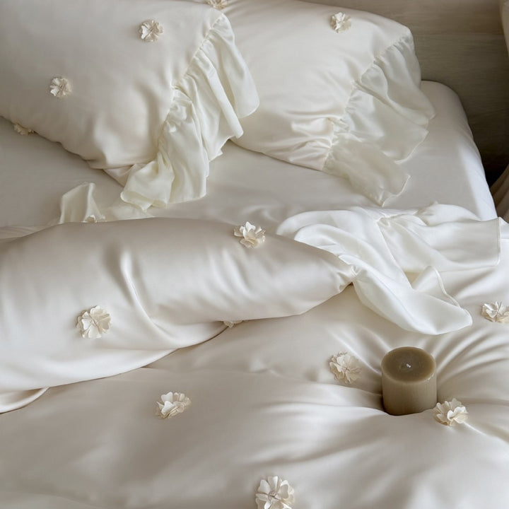 Luxuriöses Satin-Bettwäsche-Set mit Rüschen und 3D-Blüten