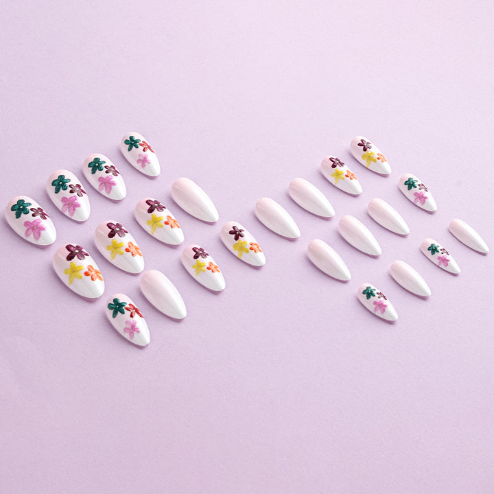 Florales verziertes Nagelkunstset Karnz